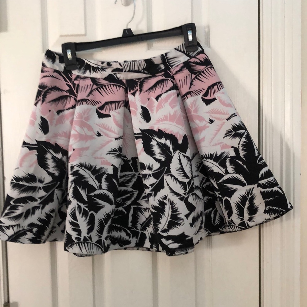 Beautiful “Express” White and pink skirt.